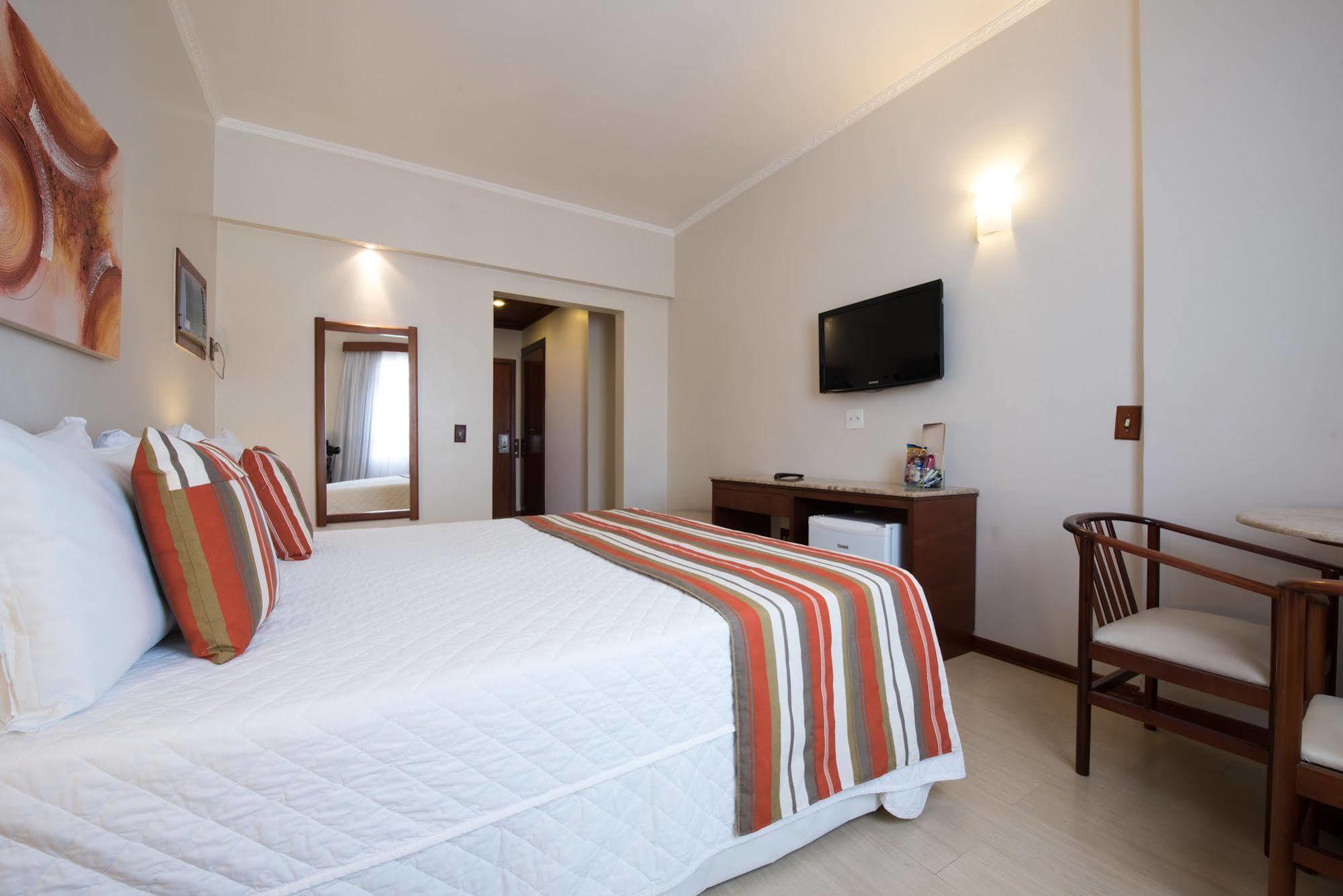 Hotel Carlton Plaza Poços de Caldas Esterno foto
