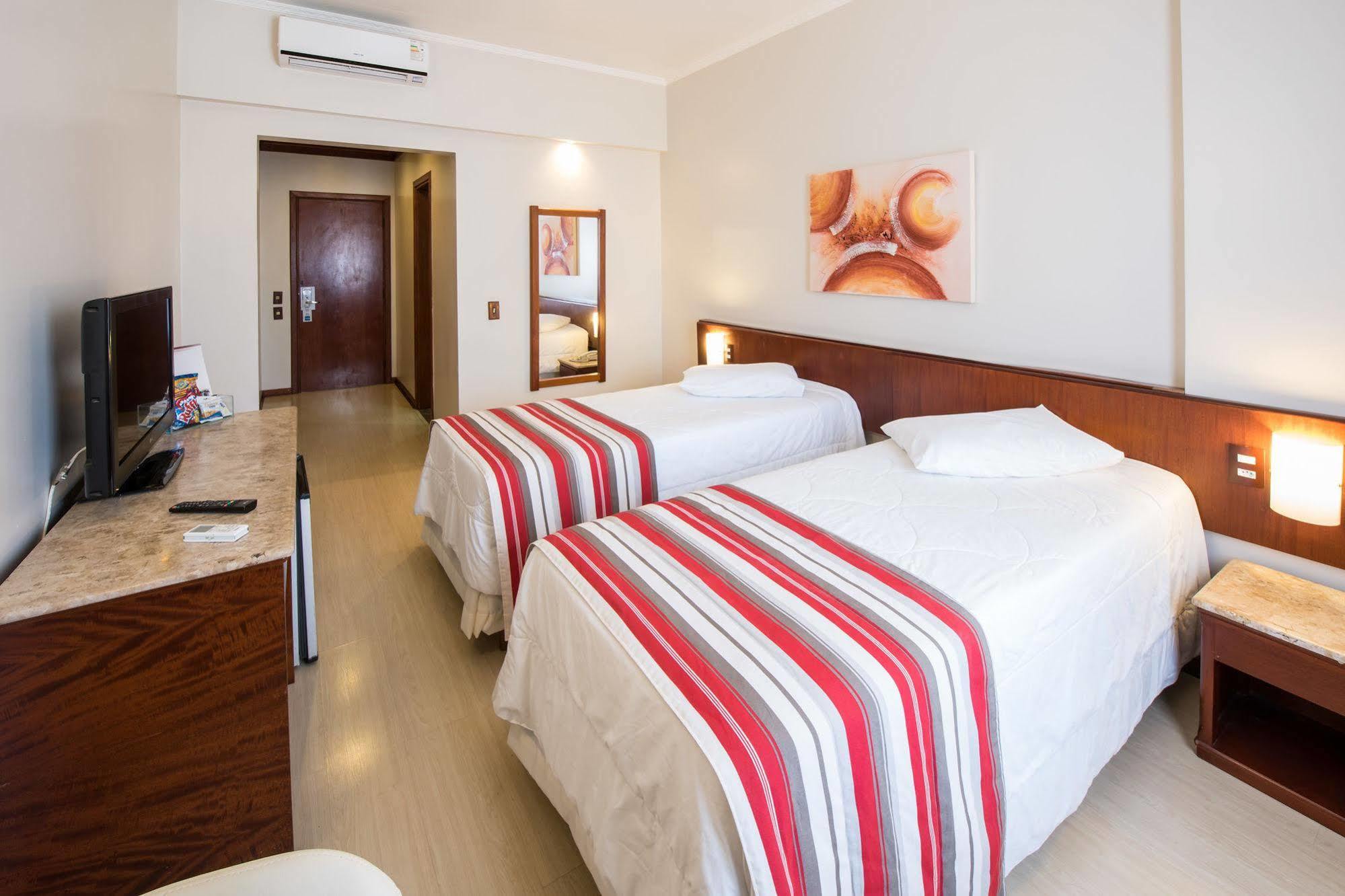 Hotel Carlton Plaza Poços de Caldas Esterno foto