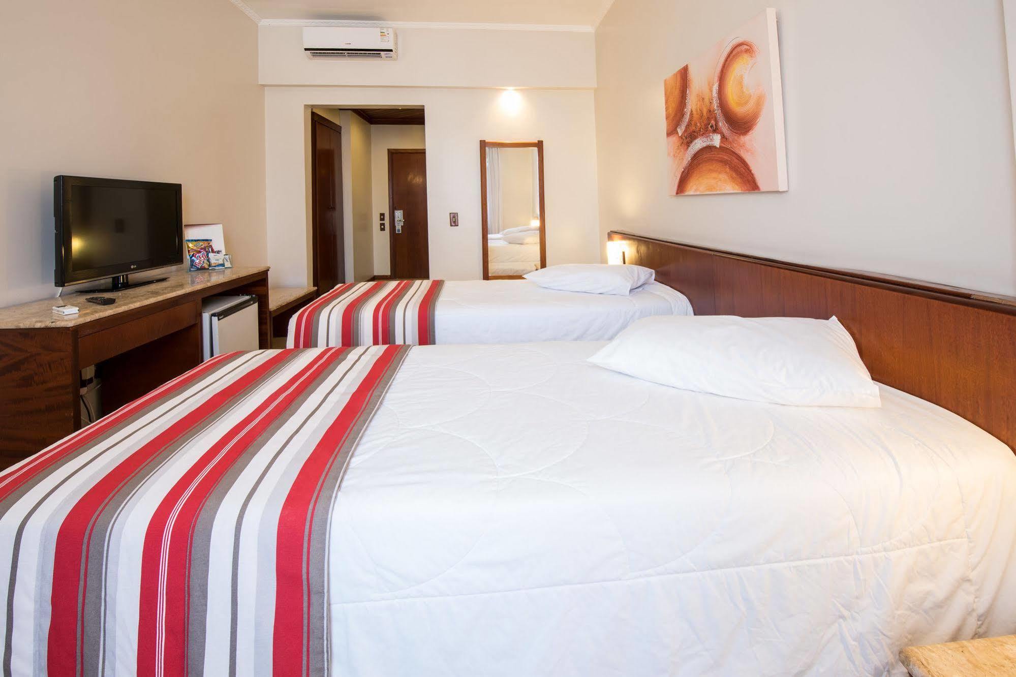 Hotel Carlton Plaza Poços de Caldas Esterno foto