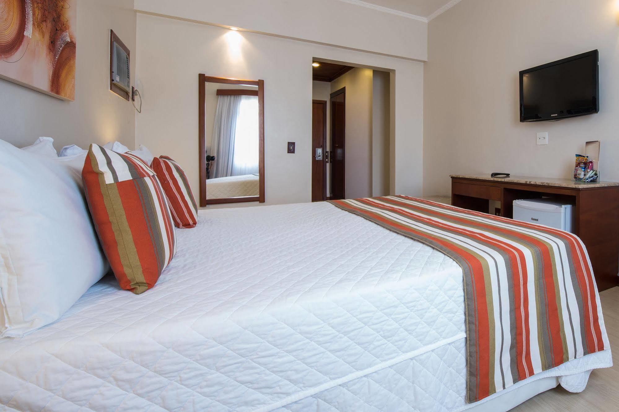 Hotel Carlton Plaza Poços de Caldas Esterno foto